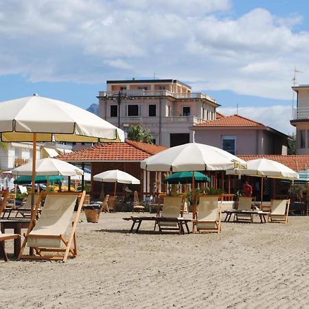 Villa Tina Hotel Viareggio Exterior photo
