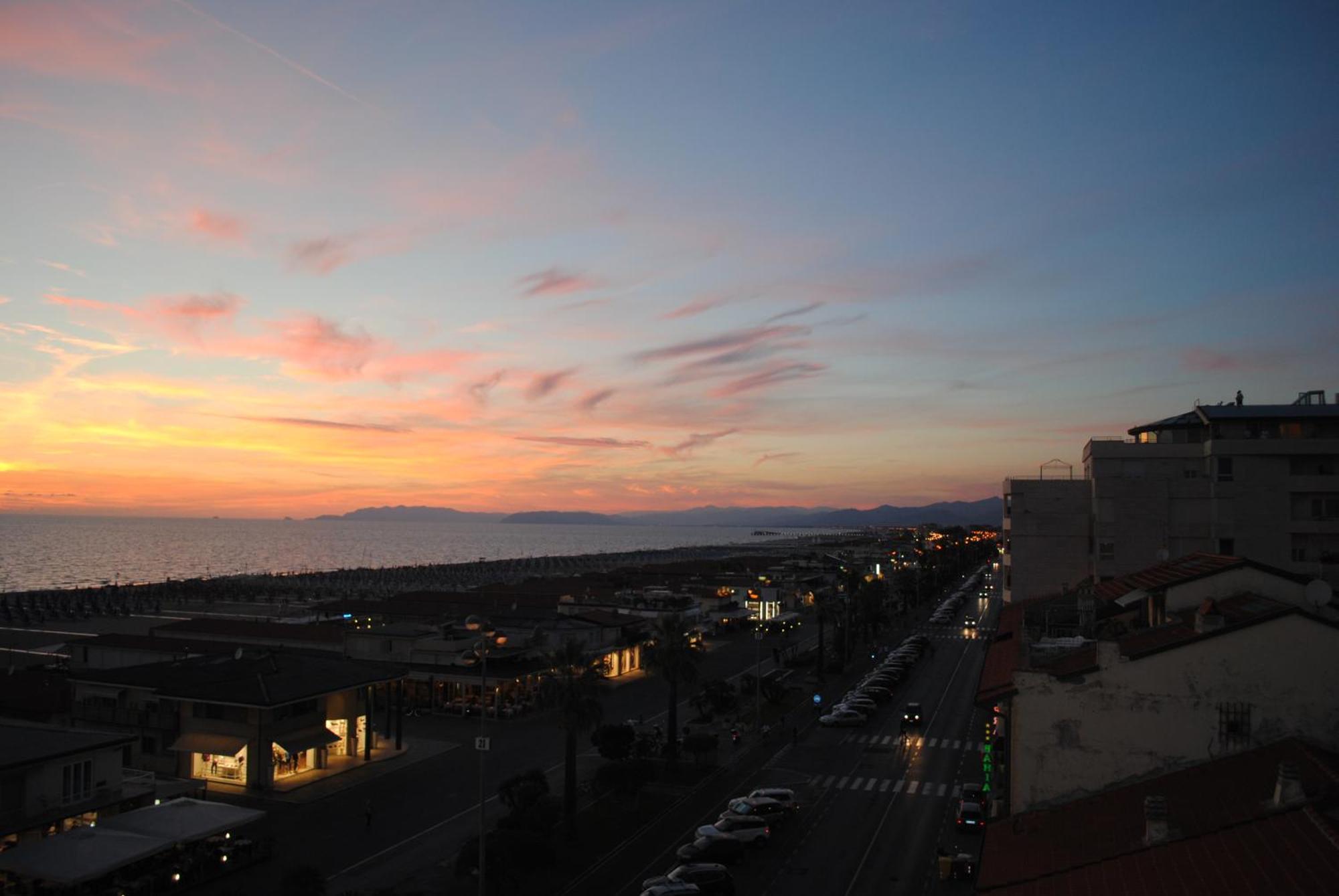 Villa Tina Hotel Viareggio Exterior photo